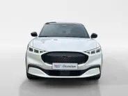 Ford Mustang Mach-E AWD 75 kWh 269PK | 95% SOH | DEMO | Stoel- stuur en vooruit verwarming | Zwart dak en spiegels | Navigatie