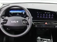 Kia Niro EV Light Edition 64.8 kWh | Camera | Cruise adapt. | Clima | 17' LM | Navi | Keyless | All season banden | 17% bijtelling |