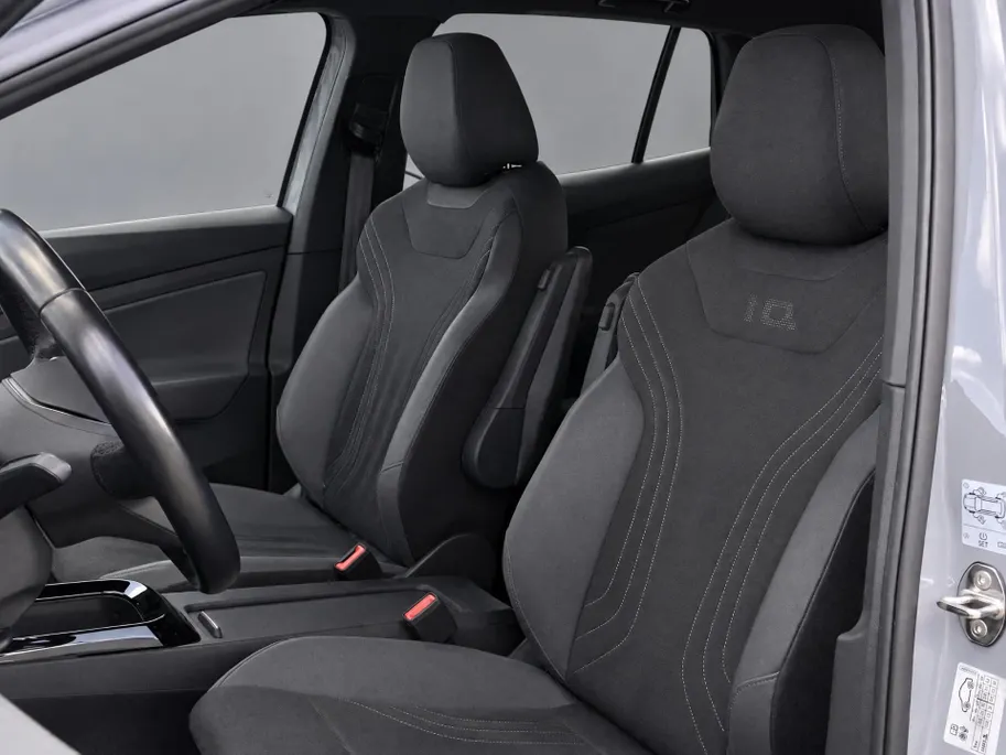 Volkswagen ID.4 Pro 77 kWh 150kW/204PK ·Camera · Stoelverwarming · Navigatie · Apple/Android Car Play · Parkeersensoren ·