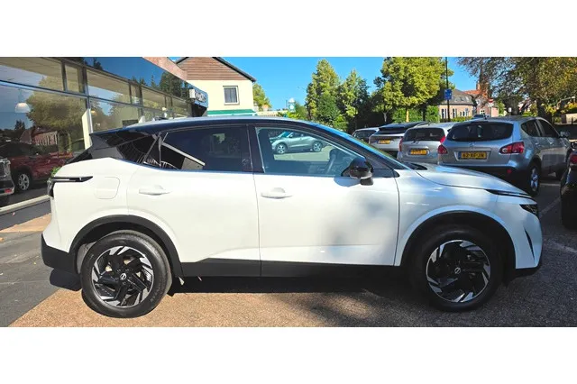 Nissan QASHQAI 1.3 158PK DIG-Turbo Mild-Hybrid X-Tronic A/T N-Connecta - Cold & Easy Pack