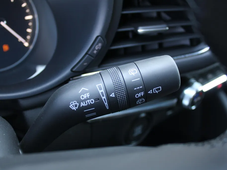 Mazda 3 2.0 e-SkyActiv-X M Hybrid 186 Homura | Stoelverwarming | Camera | Dodehoek detectie | HUD | 18' LM | LED | Cruise adapt. |