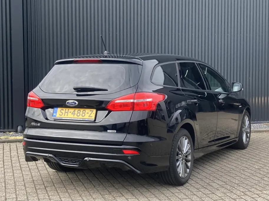Ford Focus 1.0 Ecoboost 125 pk ST-Line Wagon Navigatie - Apple Carplay/ Android Auto - Active Park Assist - Privacy Glass