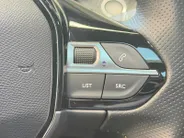Peugeot e-208 EV GT 350 50 kWh STOELVERWARMING | ACHTERUITRIJCAMERA | GLASSROOF | 12 MAANDEN BOVAG GARANTIE