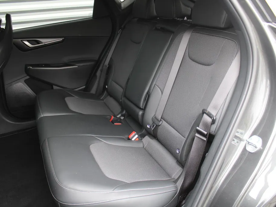 Kia EV6 Air 84 kWh | Stuur-/stoelverwarming | Camera | Cruise adapt. | Telefoonlader | Clima | Navi | 19' LM | LED | Apple Carplay/Android Auto |