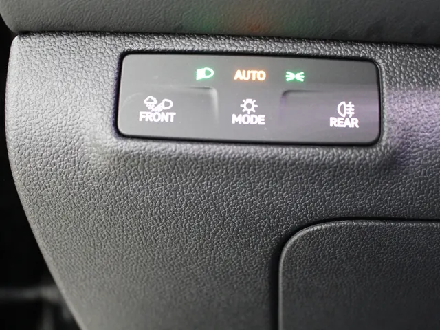 Volkswagen T-Roc 1.5 eTSI 150PK R-Line DSG (Nw Model) | Navigatie | IQ light | El. achterklep | PDC+Camera | Stuur- en Stoelverwarming