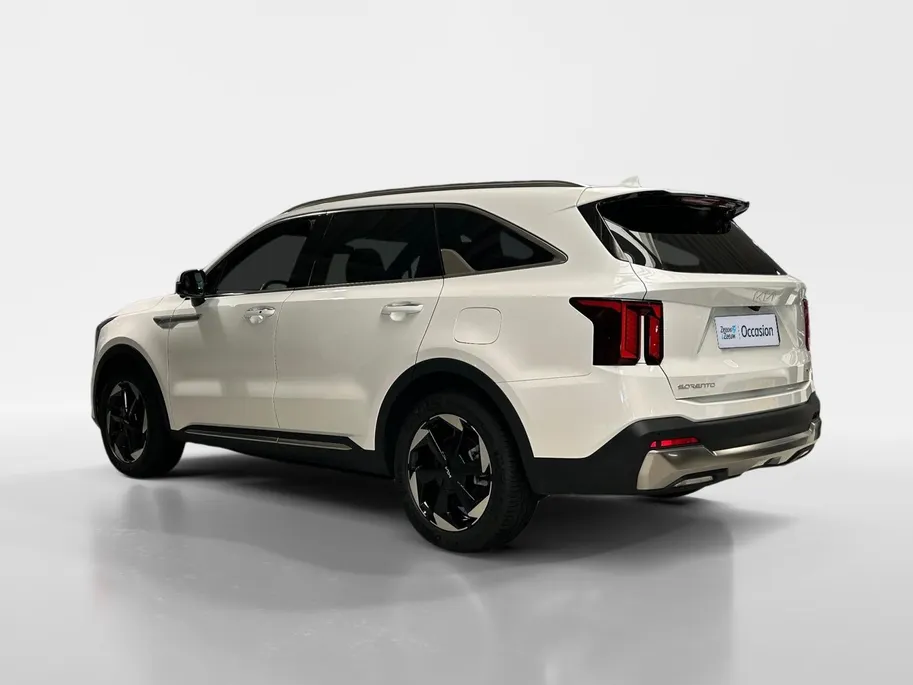 Kia Sorento 1.6 T-GDi Plug-in Hybrid 4WD DynamicPlusLine 7p | Apple Carplay / Android Auto | Navigatiesysteem | Licht + Regensensor | Stoel + Stuurverwarming | Elektrisch Verstelbare Bestuurdersstoel | Elektrisch Bedienbaar Schuif / Kanteldak | Elektrisch bedienbare 