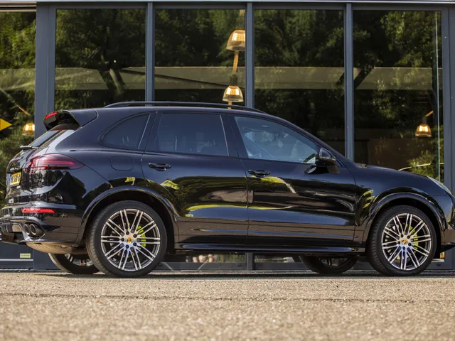 Porsche Cayenne 3.0 S E-Hybrid Platinum Edition NL Auto!