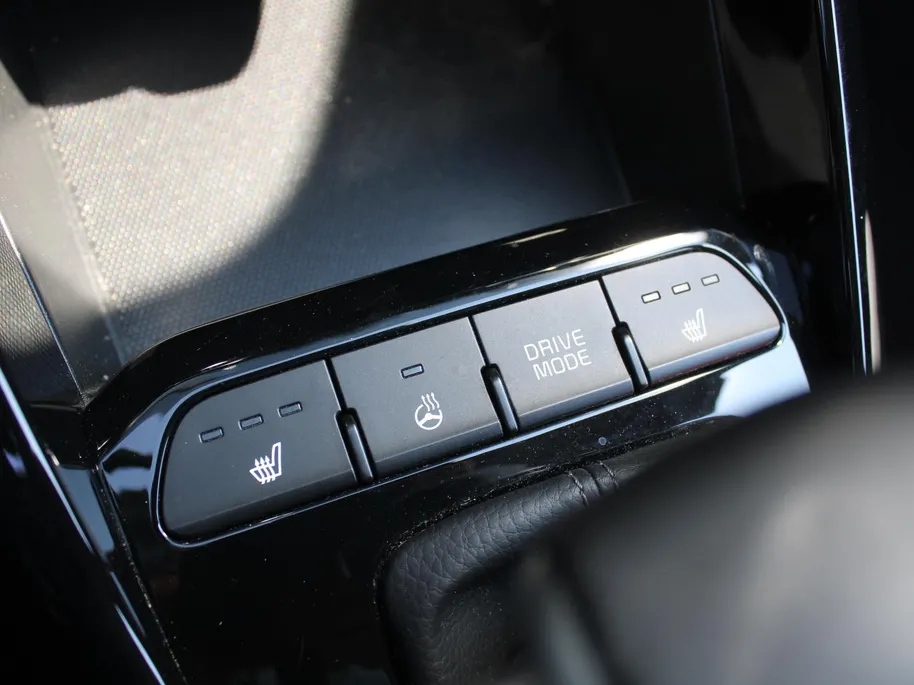 Kia Stonic 1.0 T-GDi MHEV DynamicPlusLine | Stuur-/stoelverwarming | Camera | Cruise adapt. | Clima | LED | Navi | 16' LM | Automaat |