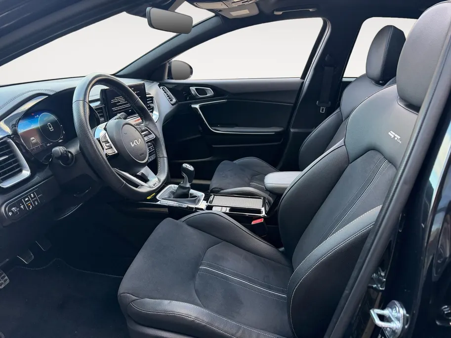 Kia Ceed 1.0 T-GDi GT-Line | Panorama schuifdak | Navigatie | Camera | Apple Carplay / Android auto | Stoelverwarming/ Stuurverwarming | Cruise control | Lichtmetalen Velgen |