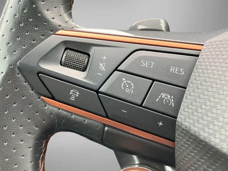 CUPRA Leon 1.4e-Hybrid 180kW/245PK VZ · Leder kuipstoelen · Panoramadak · Navigatie · Camera ·
