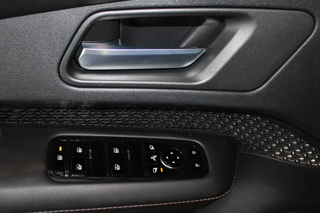 Nissan ARIYA Advance 91 kWh | Electrische stoel verstelling | Apple carplay & Android auto | Navigatie | Parkereersensoren v+a | 360grd camera | Kameleon kleur | 22kw lader | Bi-led verlichting |
