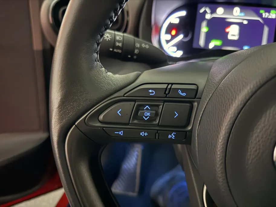 Toyota Yaris Cross 1.5 Hybrid Executive Automaat | Trekhaak | Panoramadak | Apple Carplay/Android Auto | Stoelverwarming