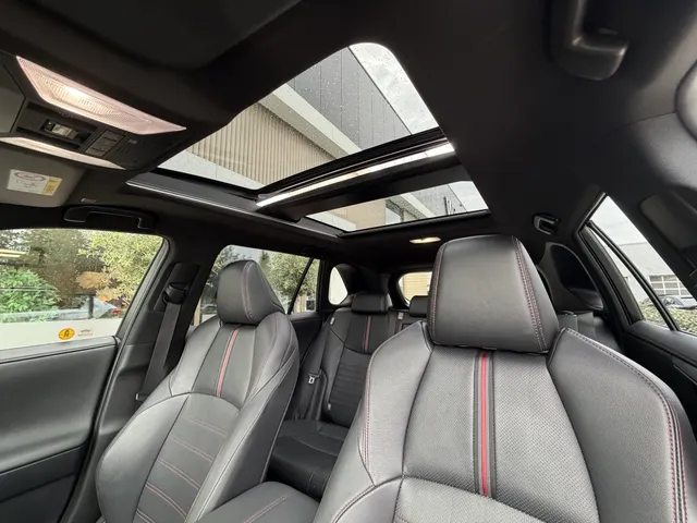Toyota RAV4 2.5 PHEV Bi-Tone+ AWD | Trekhaak | Panoramadak | Stoel Verwarming & Ventilatie |