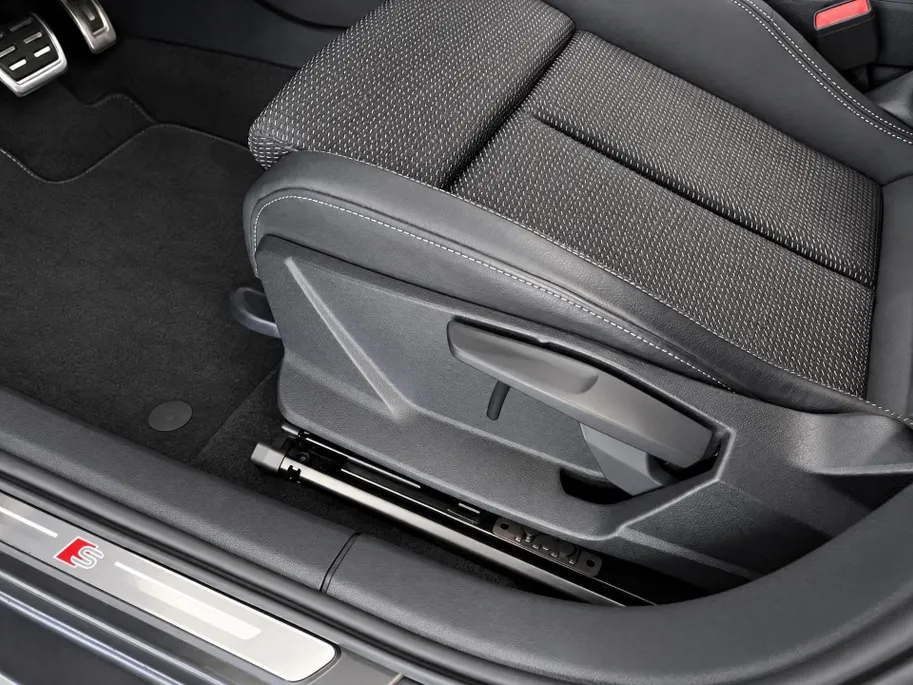 Audi A3 Sportback 40 TFSIe 150kW/204PK S Line · Panoramadak · Apple/Android Car Play · Stoelverwarming