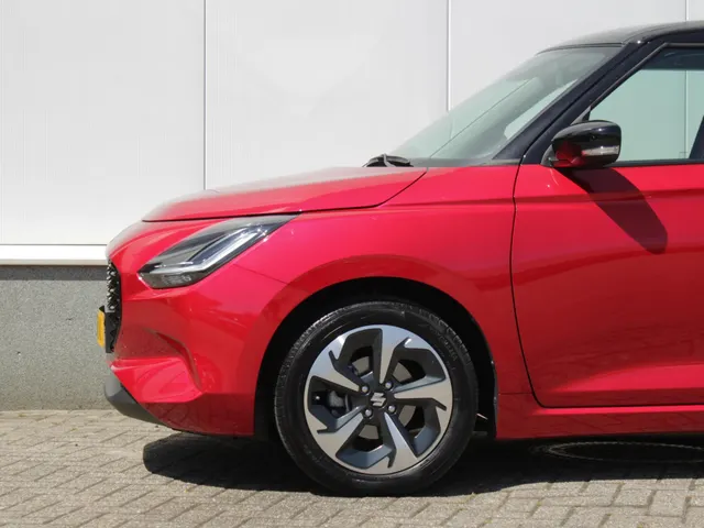 Suzuki Swift 1.2 Style Smart Hybrid Automaat | € 2200,- DEALERKORTING! | Snel Rijden!