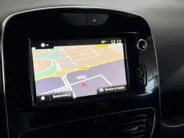Renault Clio 90PK TCe Limited | Airco | Navi | Parkeersensoren | Cruise Control | Bluetooth | Lichtmetalen Velgen | Keyless Entry | Elektrische Ramen & Spiegels | Armsteun |