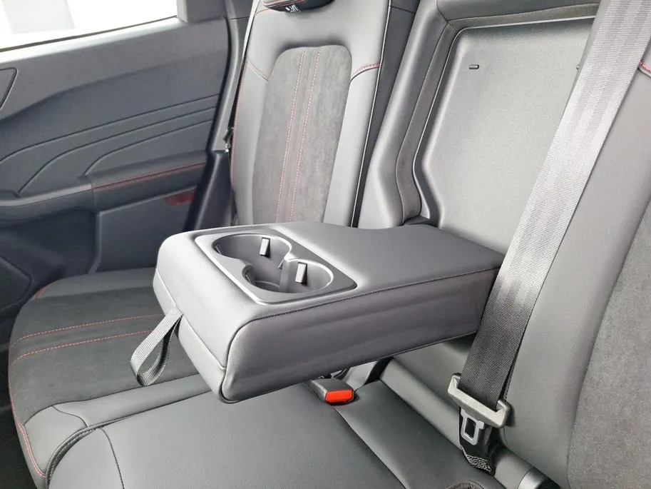 Ford Kuga 2.5 PHEV ST-Line X | Black Pack | Winterpack | Matrix Ledkoplampen | Panoramadak | El. Trekhaak | 20' Lichtmetaal | Zwarte spiegels&dak | Adaptive Cruisecontrol | Dodehoekdetectie | 360Camera |