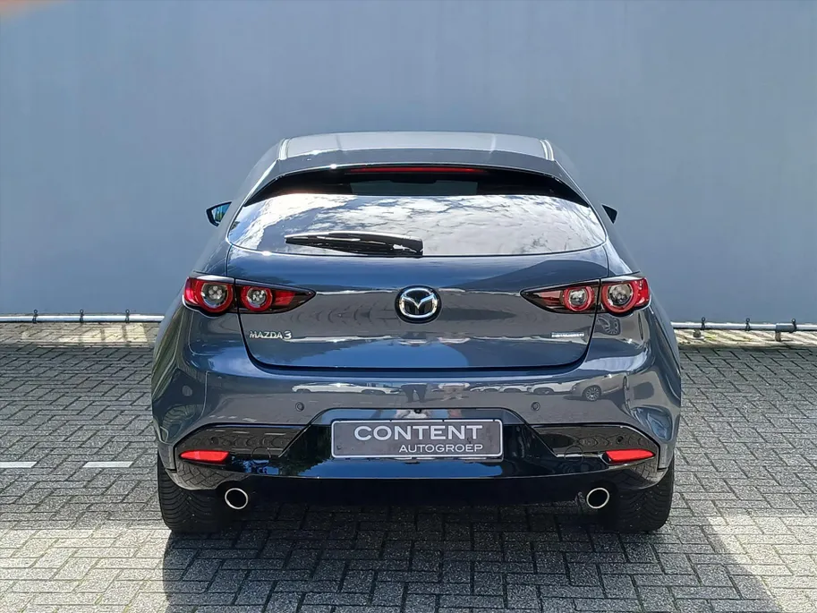 Mazda 3 Hatchback Luxury edition / All-seasons / Navi / Cruise / Climate