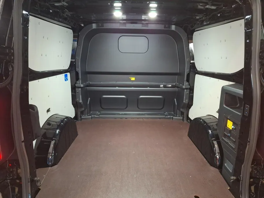 Ford E-Transit Custom 320 L2H1 Sport 71kWh DC | Dubbele Schuifdeur | El. Trekhaak | Adaptive cruisecontrol | Camera | Led verlichting | Pro Power Onboard | 19' Lichtmetaal | Nieuw te bestellen | 0,99% Rente Financial Lease