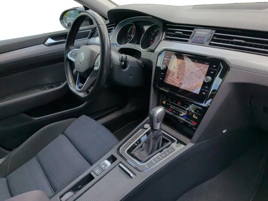 Volkswagen Passat Variant 1.4 TSI PHEV GTE Business | Top staat! | Trekhaak | Clima | NU Rijklaarprijs! Incl.12 Maanden, APK, Onderhoudsbeurt etc! Premiumpakket gratis!