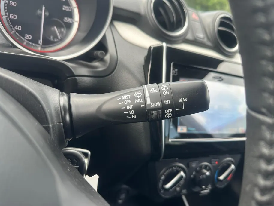 Suzuki Swift 1.2 Select Smart Hybrid | SPORT UITLAAT | SIDE SKIRTS | SPOILER | 17' VELG |