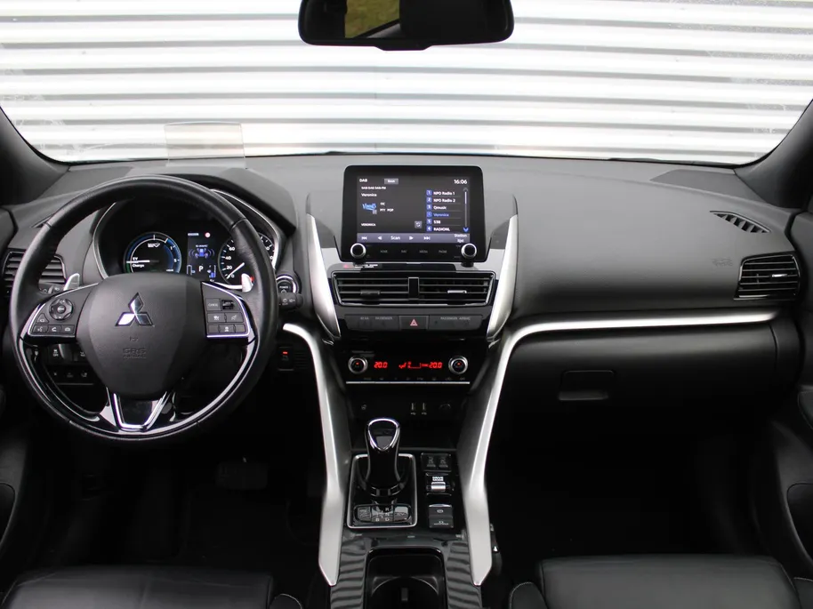 Mitsubishi Eclipse Cross 2.4 PHEV Instyle | BTW Auto | Stuur-/stoelverwarming | Leder | HUD | LED | Schuifdak | Dodehoek detectie | Clima | Cruise adapt. | 18' LM |