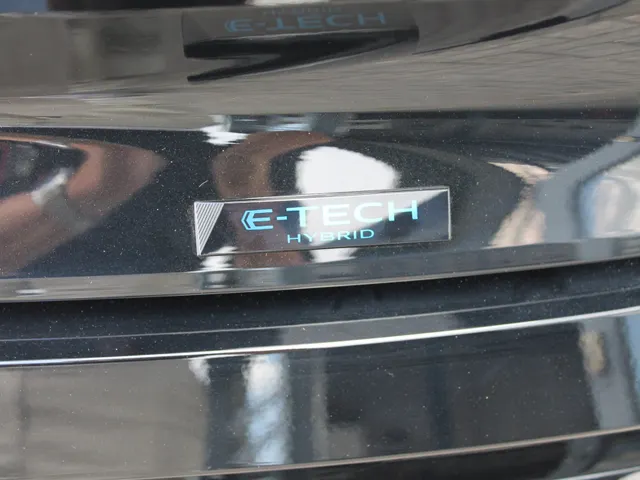 Renault Rafale 1.2 E-Tech full hybrid 200 esprit Alpine | All season | Pack Light & Sound | Nu met € 5000,- voordeel (al verwerkt in de prijs)