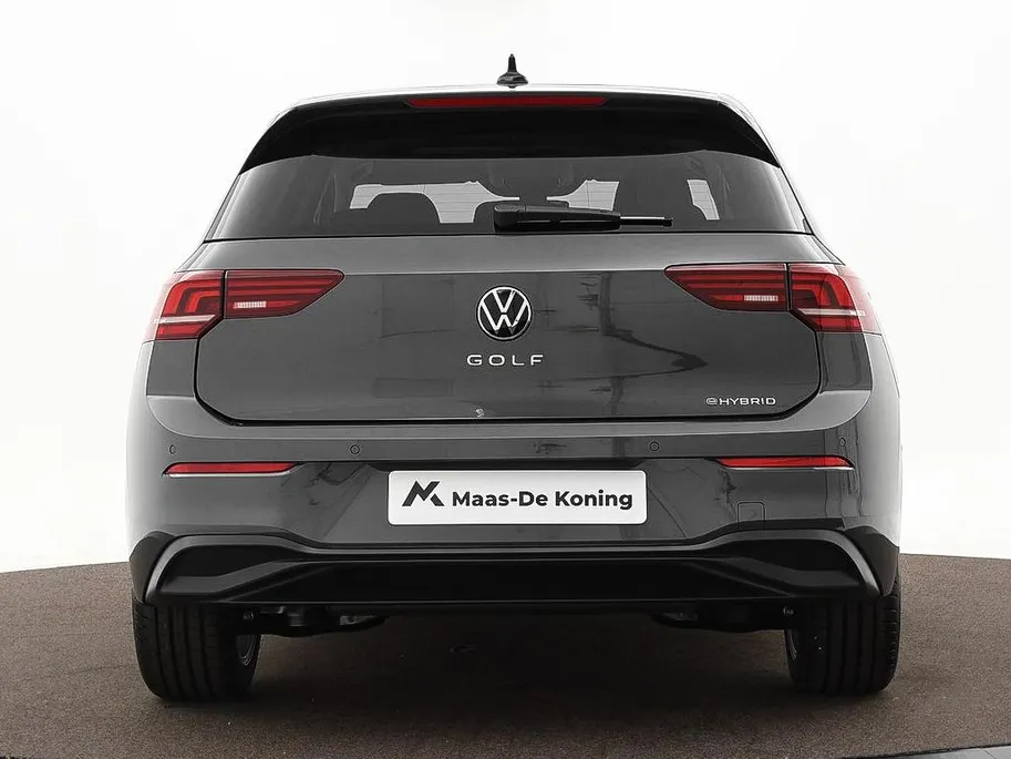 Volkswagen Golf Life Edition 1.5 eHybrid 204 PK 7 versn. DSG · Draadloze telefoonlader · Achteruitrijcamera · Privatelease Van 594,- voor  472,- obv 24 maanden! · Prijs is inclusief inruilpremie · MEGA SALE