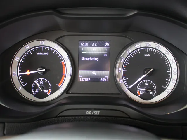Škoda Karoq 1.0 TSI Business Edition Navigatie | climate Control | Stoelverwarming |