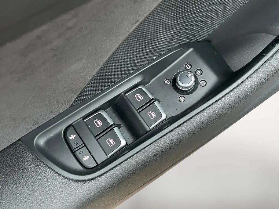 Audi S3 Sportback 2.0 TFSI quattro Pro Line Plus *Automaat*Navigatie*Schuif/Kanteldak*LED*LM.Velgen. IN ZEER NETTE STAAT!
