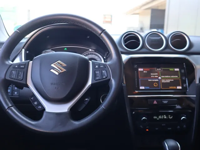 Suzuki Vitara 1.5 Hybrid Style | Carplay | All Seasons | Leder
