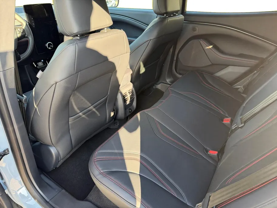 Ford Mustang Mach-E Extended Premium RWD 88 kWh | Direct Leverbaar | €1000,- Voordeel | 360 Camera | Winterpack | 19 LM Velgen | Technology Pack | Rijklaar Prijs | B&O Audio |