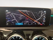 Mercedes-Benz A-Klasse 200 Launch Edition Premium AUTOMAAT AMBIENT LIGHT NAVI AIRCO CAMERA CRUISE CONTROLE AMBIANCE VERLICHTING APPLE CARPLAY ANDRIOD AUTO AMG PAKKET ZEER MOOIE AUTO