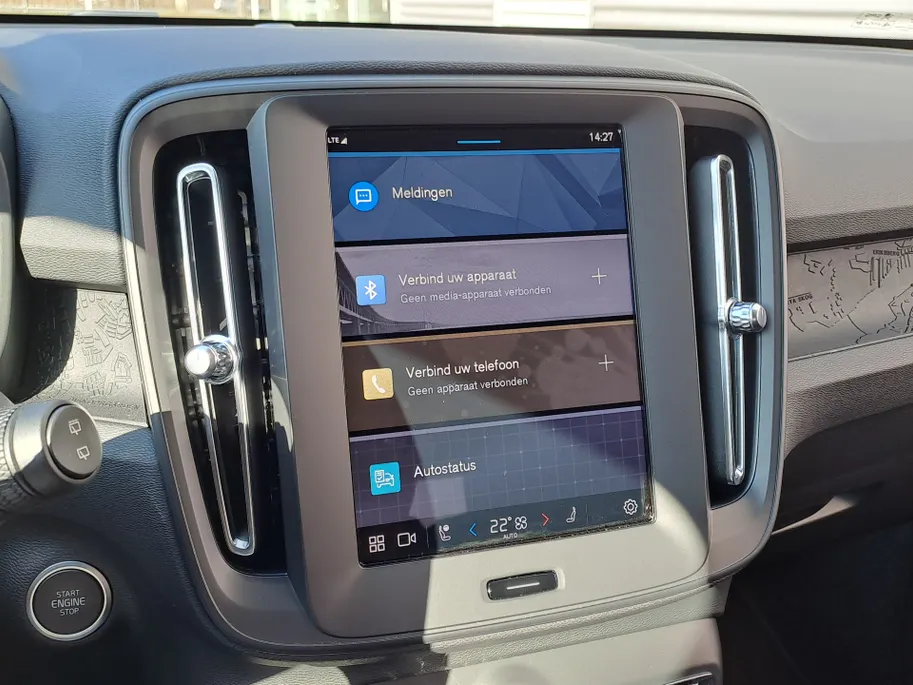 Volvo XC40 2.0 B3 Essential AUTOMAAT | Stuurverwarming | Stoelverwarming | Adaptieve Cruise | Apple Carplay/Android Auto