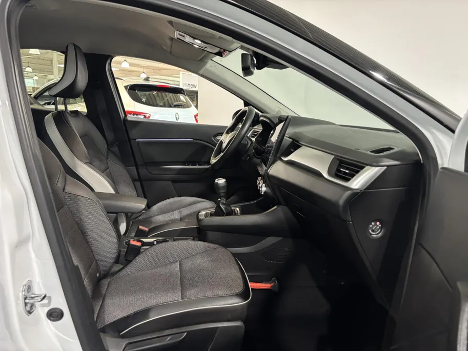 Renault Captur 90PK TCe Intens | 9,3' Navi | Camera | Climate Control | Parkeersensoren | Apple CarPlay/Android Auto | Cruise Control | Lichtmetalen Velgen | Armsteun | Full LED |