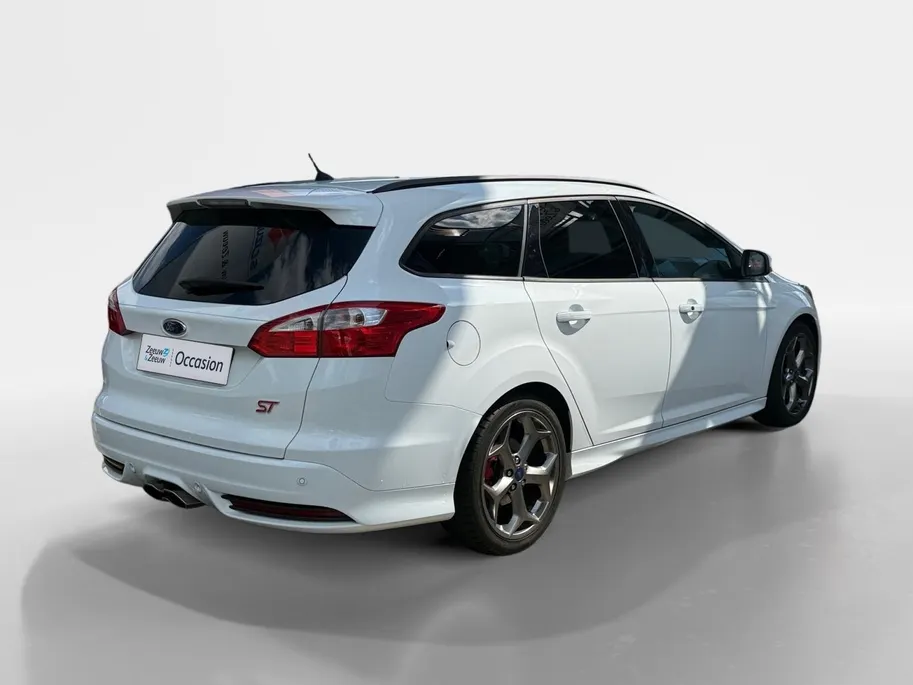 Ford Focus Wagon 2.0 EcoBoost ST-3 | Recaro-Stoelen | Parkeer Camera | Leder | Cruise Control | Climate Control | Parkeer Sensoren |