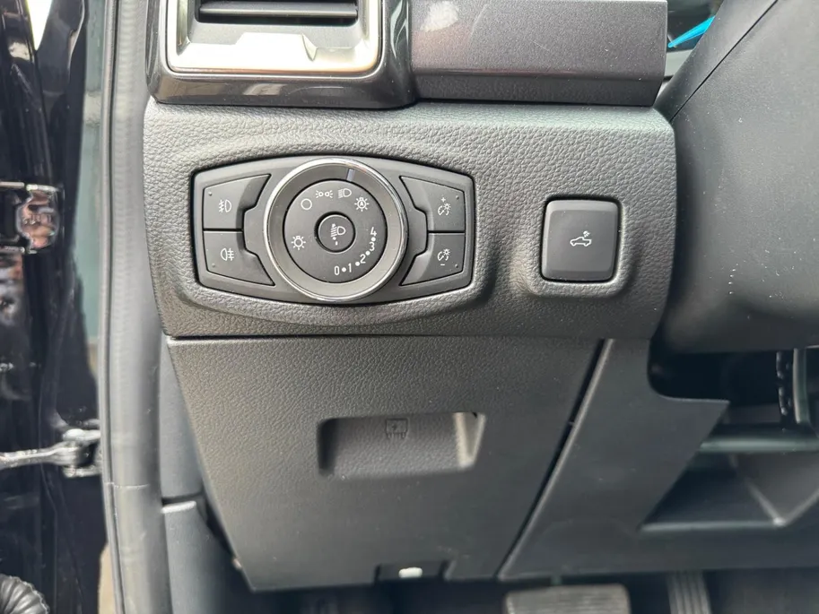 Ford Ranger 2.0 EcoBlue Wildtrak Supercab | NL auto | Dealer onderhouden | 213 pk | Trekhaak | Automaat | Rollertop | Stoelverwarming | Achteruitrijcamera | Parkeersensoren voor en achter | Adapt. cruise control | Apple carplay & Android auto | Bovag garantie |