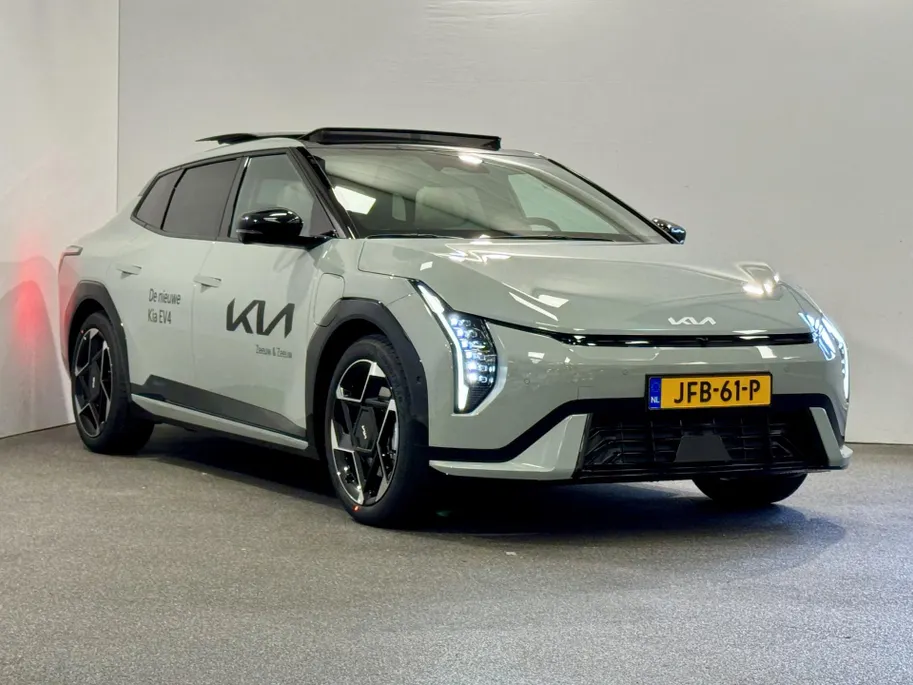 Kia EV4 Fastback GT-PlusLine 81.4 kWh | 204 pk | 595 km actieradius | Bel voor info 071-7600600
