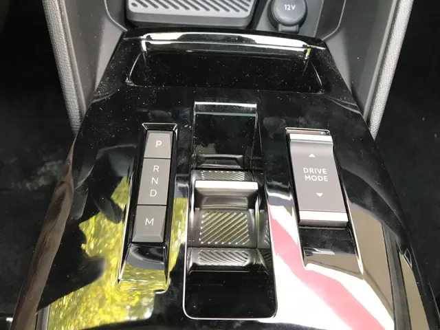 Citroën C4 1.2 Hybrid 145pk Max Comfort stoelen | pano dak.