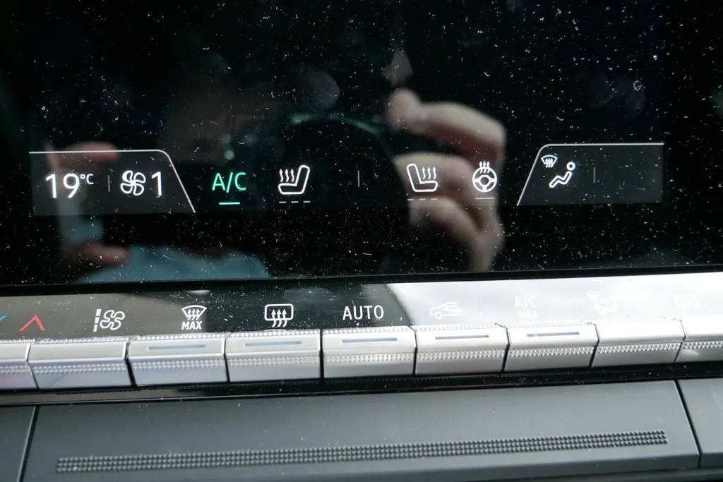 Renault Captur 1.8 E-Tech full hybrid 160Techno | Beschikbaar per 26 september 2026 | Rijdende demonstratie auto |Pack Light & Sound |Pack Winter |