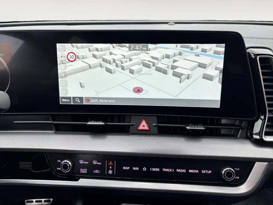 Kia Sportage 1.6 T-GDi Plug-in Hybrid AWD GT-PlusLine | EXCLUSIEVE UITVOERING | APPLE CARPLAY / ANDROID AUTO | PANO | ADAPT. CRUISE | STUUR/STOEL VERWARMING / VERKOELING | NAVI | 360° GRADEN | MEMORY SEATS | KAMELEON TINT |