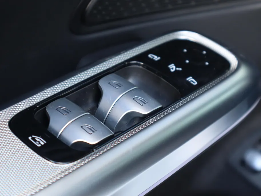 Mercedes-Benz E-Klasse E-Klasse 300e AMG Line l Keyless l Achteruitrij camera l Stoelverwarming l Memory