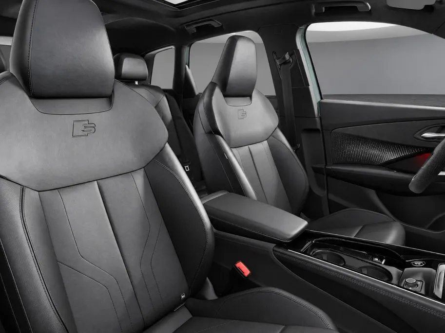 Audi Q3 e-hybrid S edition 272 PK · Tech plus · Glazen panoramadak · Comfortpakket plus