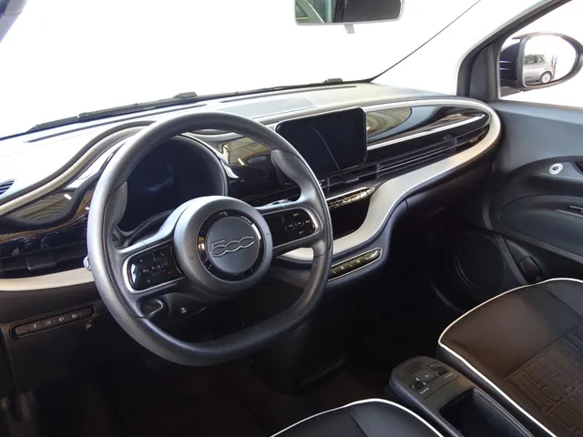 Fiat 500e Action 24 kWh | Apple Carplay | Android Auto