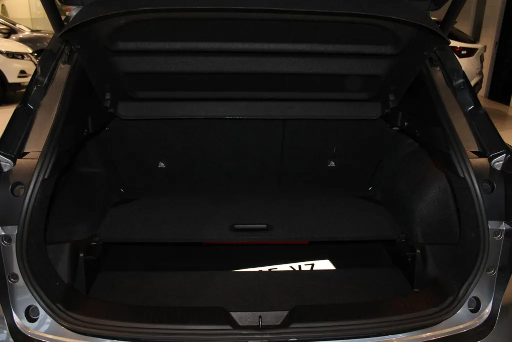 Nissan QASHQAI 1.3 MHEV Xtronic Tekna | 1800kg trekgewicht | Automaat | Trekhaak | 360grd Camera | Apple carplay & Android auto | Stoel-, voorruit- en Stuurverwarming | Head-up display | LM wielen |
