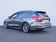 Ford Focus Wagon 1.0 EcoBoost ST Line Business | Stuur-/stoel-/voorruitverwarming | Camera | Clima | Draadloze telefoonlader | 17' LM | Navi |