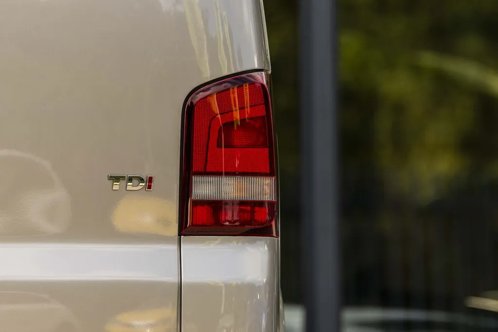 Volkswagen Transporter 2.0 TDI L2H1 Invalide uitvoering / aanpassing