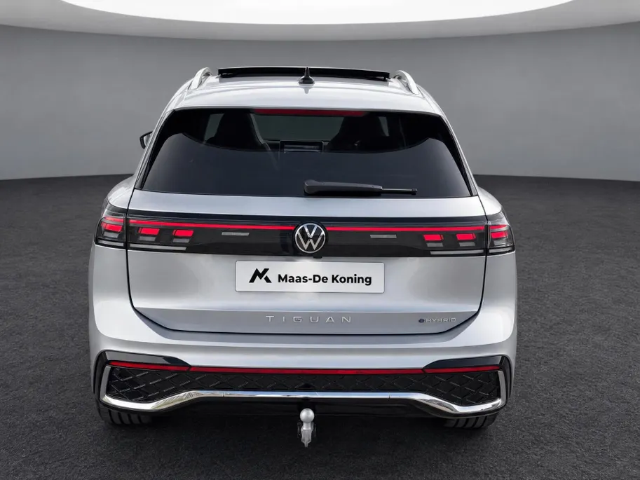 Volkswagen Tiguan 1.5eHybrid 272PK R-Line · Panoramadak · Trekhaak · Camera · Apple/Android Car Play · Garantie t/m 26-06-2030 of 100000km.