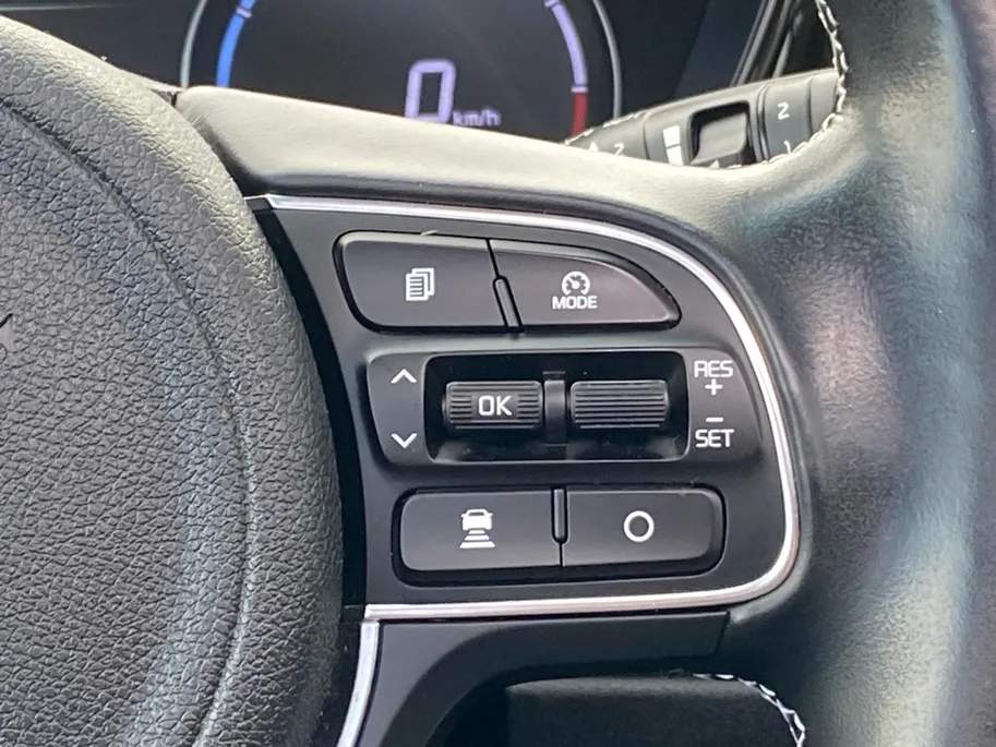 Kia e-Niro DynamicPlusLine 64 kWh | Climate control | Navigatie | Parkeercamera | Stoel + stuurverwarming | Keyless | Schuif-kanteldak | Line assist |