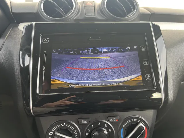 Suzuki Swift 1.2 Select Smart Hybrid | Armsteun | Apple Carplay & Android Auto | 16' LM Velgen | Airco | Dealer onderhouden